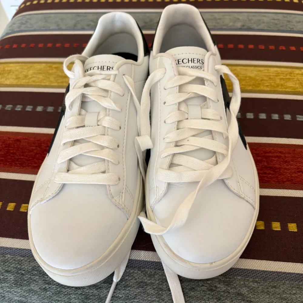 Womens Skechers size 6 1/2 - Picture 3 of 3